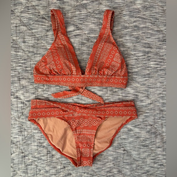 NWOT Robin Piccone 2-Piece Bikini Set Sz LargeRobin Piccone BikiniBikini -